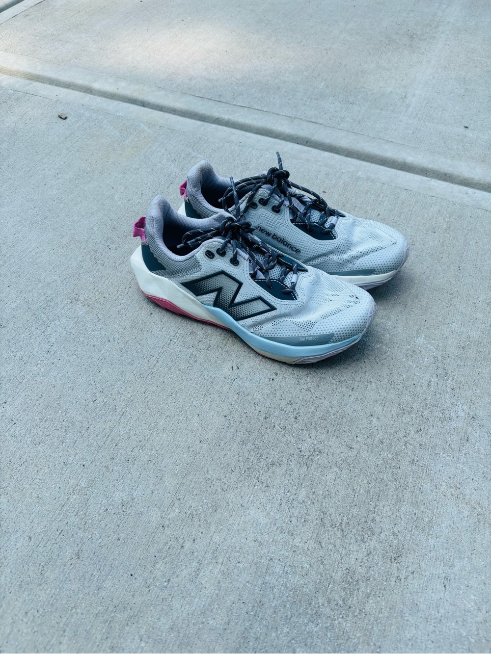 New Balance Dyna Soft Nitrel V6 Gray Sneakers with Pink & Teal Trim size 9
